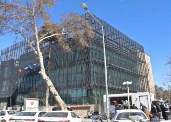 Belediye yerle bir oldu, yanındaki binanın camı bile kırılmadı
