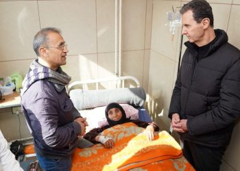 Beşar Esad ilk kez deprem bölgesinde: Halep'te hastaneyi ziyaret etti