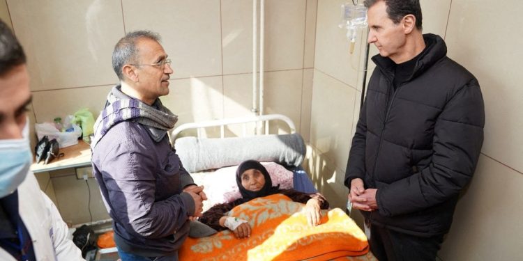 Beşar Esad ilk kez deprem bölgesinde: Halep'te hastaneyi ziyaret etti