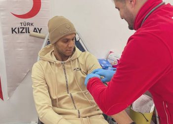 Beşiktaşlı Josef de Souza'dan depremzedeler için kan bağışı