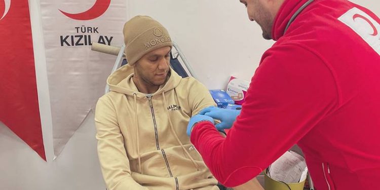 Beşiktaşlı Josef de Souza'dan depremzedeler için kan bağışı