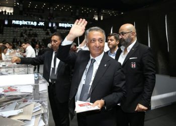 Beşiktaş, kulübün başkanı Ahmet Nur Çebi’nin Kulüpler Birliği Vakfı toplantısında play-off önerdiği iddiasını yalanladı.