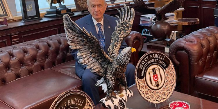 Beşiktaş’tan istifa edememiş, Bahçeli aidat ödemediği için üyeliği düşürülmüş!