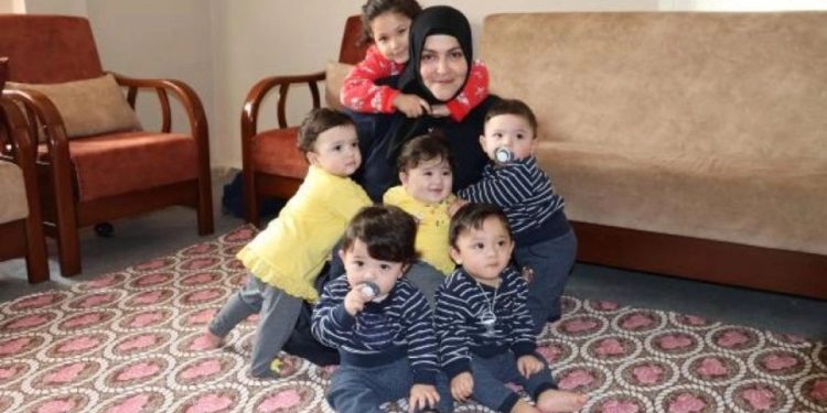 Beşizleri deprem ayırdı: Sadece bir bebek hayatta kaldı