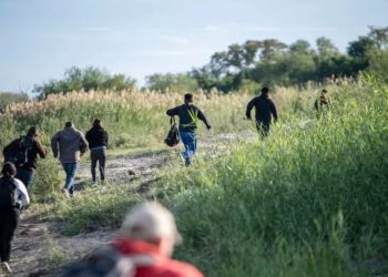 Biden yönetiminin ilticayı zorlaştıran yeni planı, Trump dönemi politikalarına benzetildi