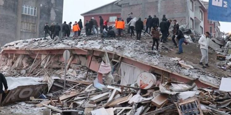 Bilanço ağırlaşıyor; Türkiye ölü sayısı 284’e çıktı, en az 1.712 bina yıkıldı