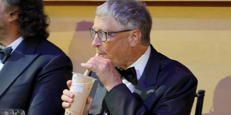 Bill Gates, yaklaşık 1 milyar dolarını biraya yatırdı