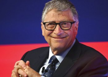 Bill Gates'den zenginlere: Parayı Mars için değil, aşı için harcayın