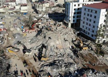 Binalar yıkıldı, kirli ilişkiler ifşa oldu: MHP’li Sermet Atay ile AKP’li Şamil Tayyar kavgası sosyal medyaya taşındı