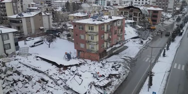 Binanın kolonlarını kesmişler; iki kişi daha tutuklandı