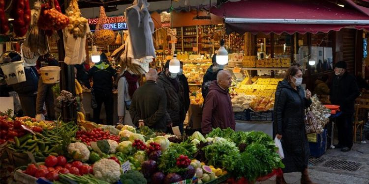 Şubat'ta gıda fiyatlarının yıllık bazda yüzde 136,3 arttığı, faiz indirimlerinin başladığı Eylül 2021'den bu yana ise gıda enflasyonunun yüzde 379 olduğu belirtildi.