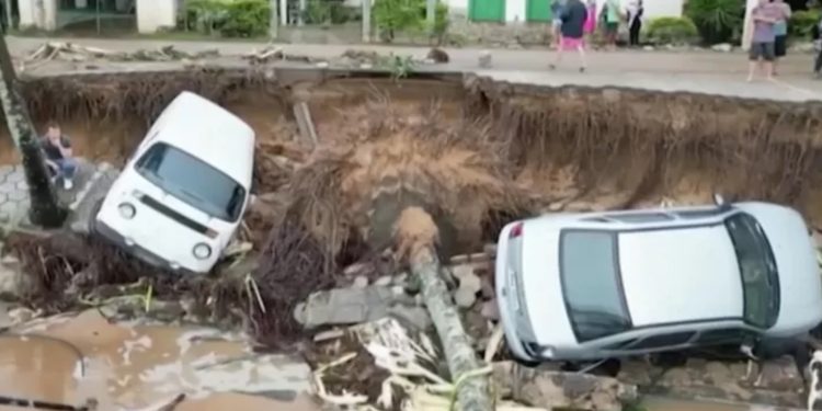 Brezilya'da şiddetli sel ve toprak kaymaları: En az 36 ölü