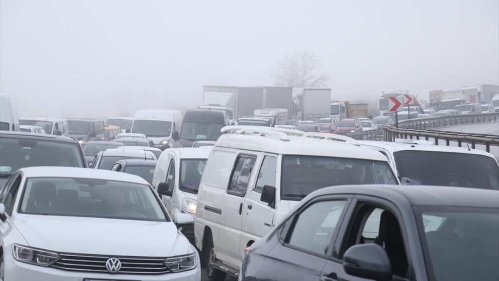 Bursa-İstanbul yolunda trafik kilitlendi