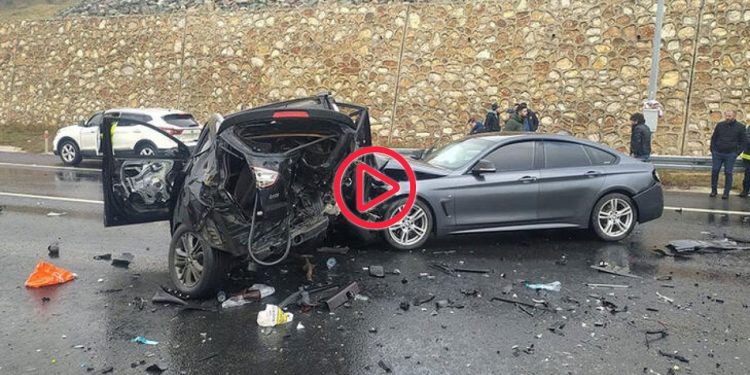 Bursa’da otoyolda zincirleme kaza: Dört ölü, yedi yaralı