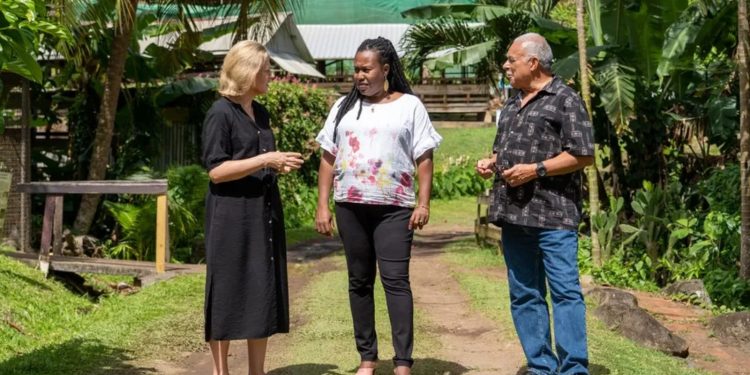 Büyük İngiliz aile, Grenada'dan atalarının köle sahibi geçmişi için özür dileyecek