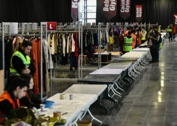 Büyükşehir Belediyesi'nden Ankara'daki depremzedeler için giyim mağazası