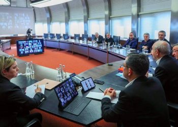 CHP Genel Başkanı Kemal Kılıçdaroğlu, milletvekilleriyle bir araya geldi. Kılıçdaroğlu'na aday belirleme konusunda tam yetki verildi.