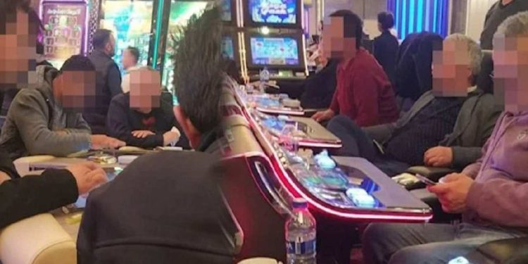 CHP'li Karaca: AKP'li Acıpayam Belediyesi personeli ve muhtarlar kumar masasına oturuyor