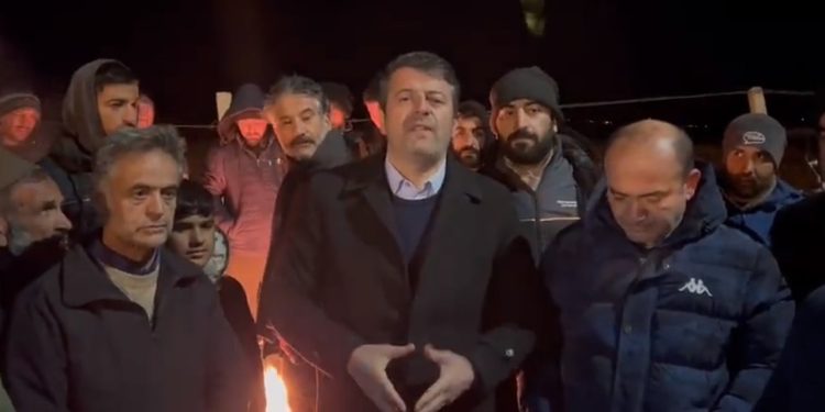 CHP'li Tutdere isyan etti: Daha neyi bekliyorsunuz? Kaç kişi donarak ölecek?