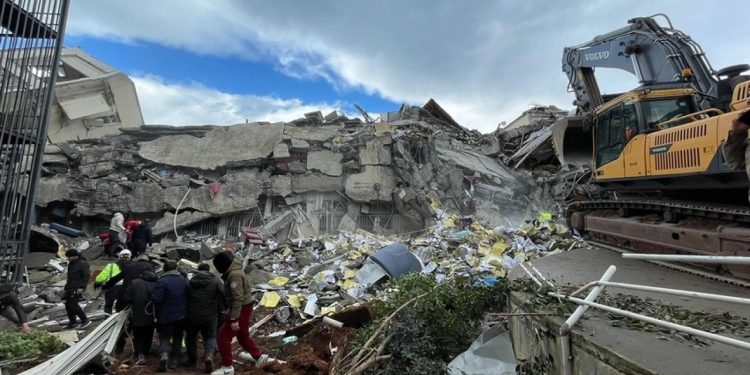 CHP'li Yavuzyılmaz: Zonguldak'taki 415 madenci uçak olmadığı için yardıma gidemiyor