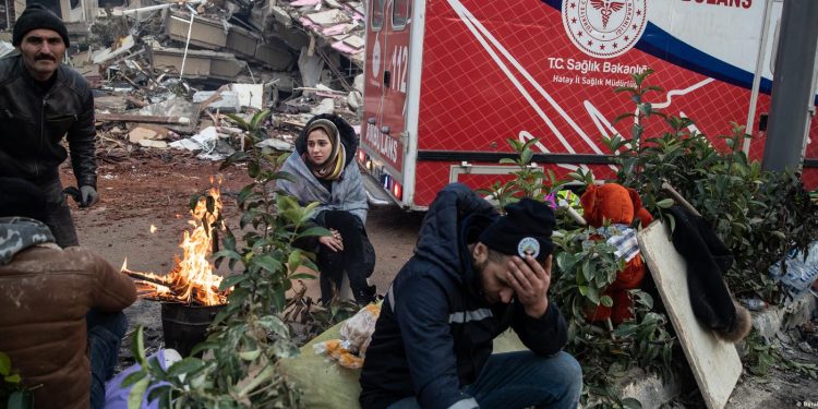 Canlı: Depremlerdeki can kaybı 8 bin 574’e yükseldi