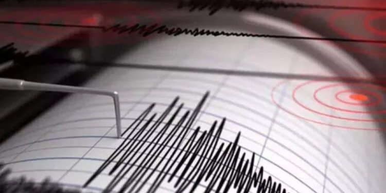 Çin-Tacikistan sınırında 7,2 büyüklüğünde deprem