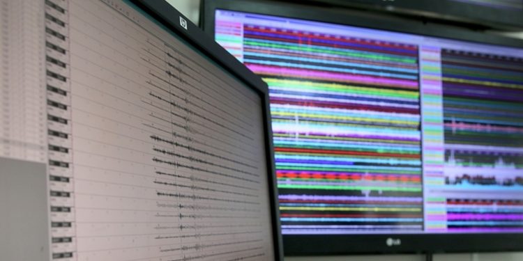 Çin-Tacikistan sınırında 7,2 büyüklüğünde deprem meydana geldi