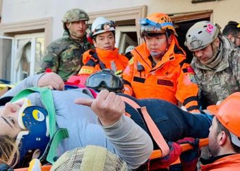 Çin kurtarma ekibi dün 8 kişiyi enkazdan sağ çıkardı