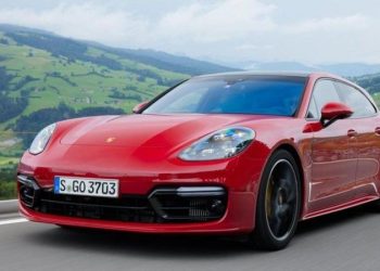 Çin'de gerçek olamayacak kadar ucuz bir fiyata satışa çıkan lüks spor araba, alıcıların dikkatini çekti.