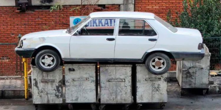 Çöpe atılan aracın sahibi: Aracımı hor gördüler