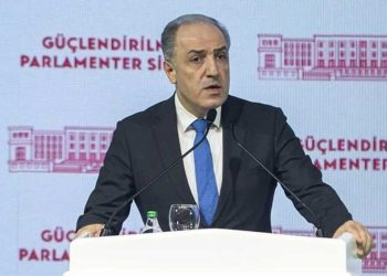 DEVA'dan beş bakana 76 deprem sorusu