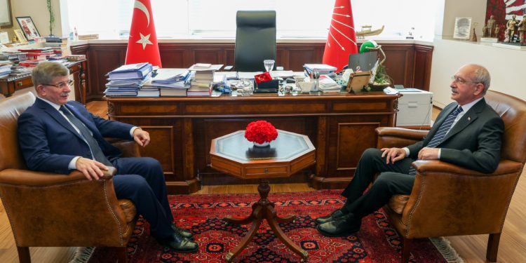 Davutoğlu ile Kılıçdaroğlu bir araya geldi