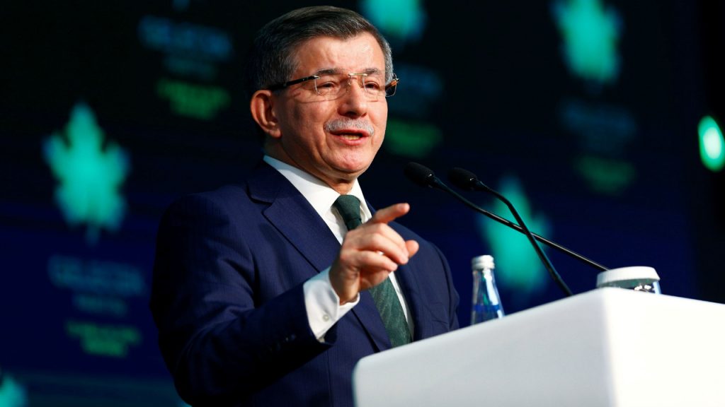 Davutoğlu'ndan Erdoğan'a: Akıl, bilgi, ahlak ve edep seviyesi sebep, küfür ve hakaret dili sonuçtur