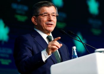 Davutoğlu'ndan Erdoğan'a: Akıl, bilgi, ahlak ve edep seviyesi sebep, küfür ve hakaret dili sonuçtur