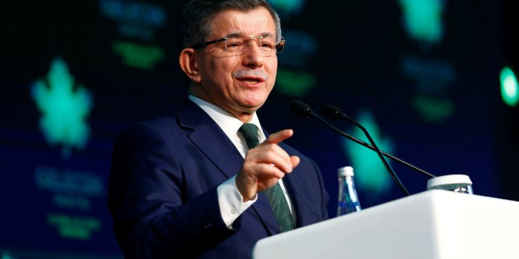 Davutoğlu'ndan Erdoğan'a: Akıl, bilgi, ahlak ve edep seviyesi sebep, küfür ve hakaret dili sonuçtur