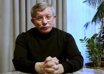 Davutoğlu’ndan Erdoğan’a ‘helallik’ yanıtı: Başını yastığa koyduğunda düşün enkaz altında kalanlar hakkını helal etti mi?