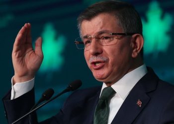 Davutoğlu'ndan 'taraftar yasağı' tepkisi: Ne yapacaklarını şaşırdılar