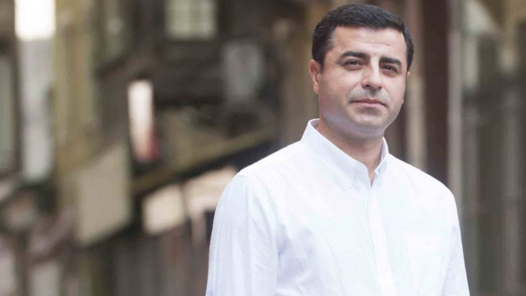 Demirtaş, Arınç'a seslendi: Sizi hala dinliyorsa istifa etsin!