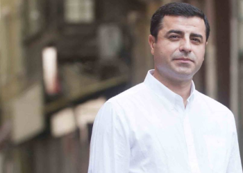 Demirtaş, Arınç'a seslendi: Sizi hala dinliyorsa istifa etsin!