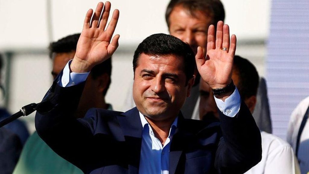 Demirtaş, ittifaklara çağrıda bulundu: 'Yan yana yürüyün, birleştirin ve yeniden inşa edelim yıkılan bu ülkeyi'