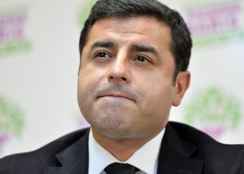 Demirtaş’tan depremde yakınlarını kaybeden mahpuslar için çağrı