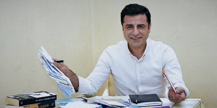 Demirtaş'tan muhalefete çağrı: Ortak aday çıkarın sonra seçime kadar susup evinizde oturun