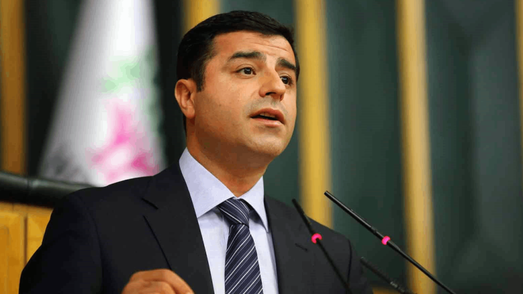 Demirtaş'tan "provokasyon" uyarısı: İktidarlarını korumak için 5 milyon insan ölse umurlarında olmaz