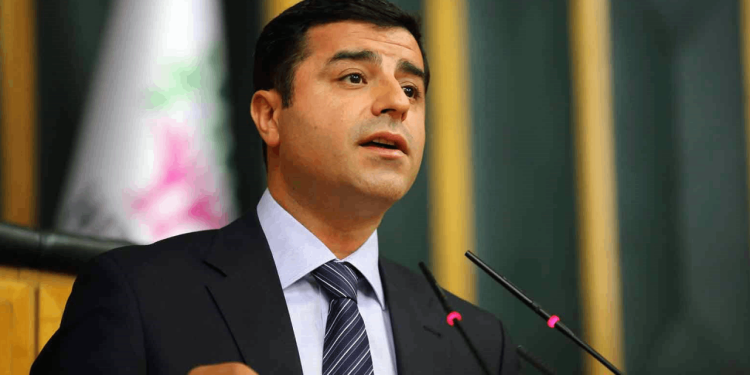 Demirtaş'tan "provokasyon" uyarısı: İktidarlarını korumak için 5 milyon insan ölse umurlarında olmaz