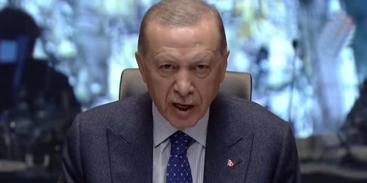 Demirtaş’tan ‘Erdoğan’dan korkmayın’ mesajı: Makyajı döküldü, fiyakası bozuldu