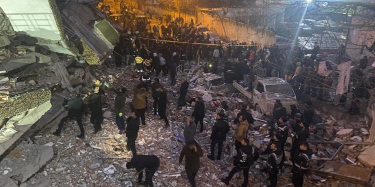 Deprem Suriye'de de yıkıma yol açtı: En az 430 ölü