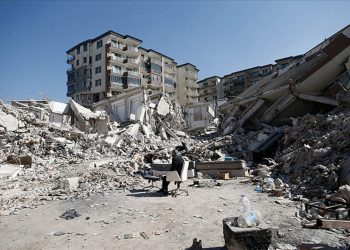 Deprem bölgesinde artçı sarsıntılar sürüyor