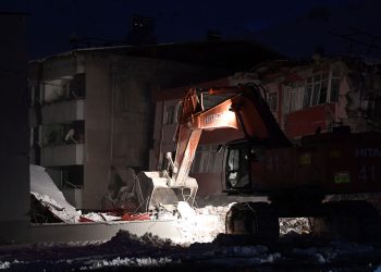 Deprem bölgesindeki aydınlatmalar onarılmaya başlandı