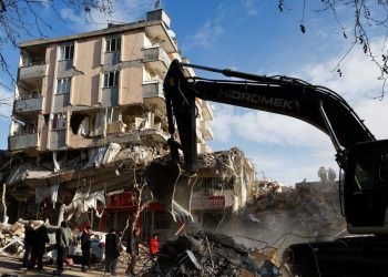 Deprem bölgesindeki çok sayıda yabancı ülke vatandaşından haber alınamıyor