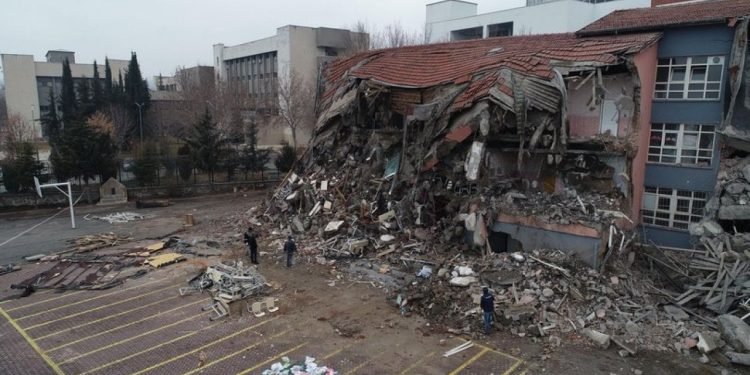 Deprem bölgesinden 166 bin 238 öğrenci nakil oldu
